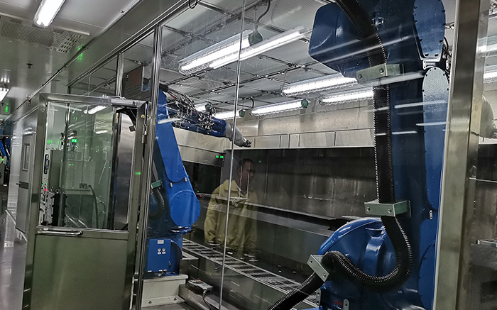 3500機(jī)器人配2KS雙組份及齒輪泵雙組份（雙系統(tǒng)）噴涂汽車內(nèi)飾件